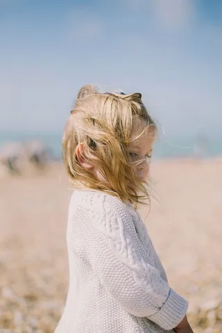 海滩，金发，金发，女孩，户外，沙滩，阳光，多风