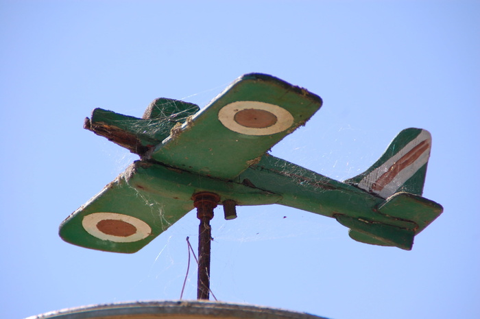 飞机，风向标，风向指示器，天空，晴空，蓝色，低角度视图，无人