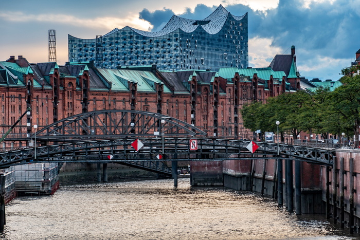 speicherstadt，bridge，hamburg，architecture，building，city，channel，德国