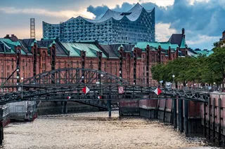 speicherstadt，bridge，hamburg，architecture，building，city，channel，德国