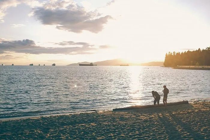 两个，男人，站着，海边，男人，女人，附近，海洋