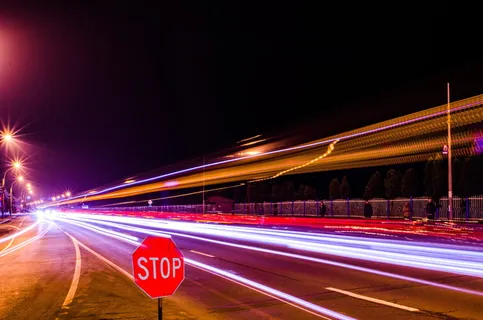 违法、速度、限制、汽车、警告、停车、标志、运动 违法、速度、限制、汽车、警告、停车、标志、运动