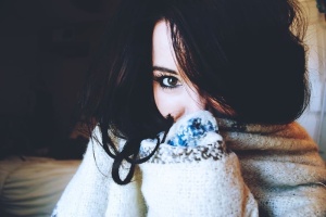 一个微笑的女人的特写镜头