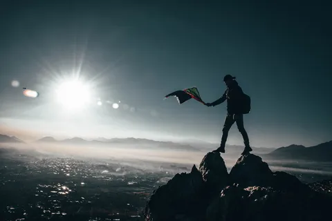 站在岩层上的人 站在岩层上的人