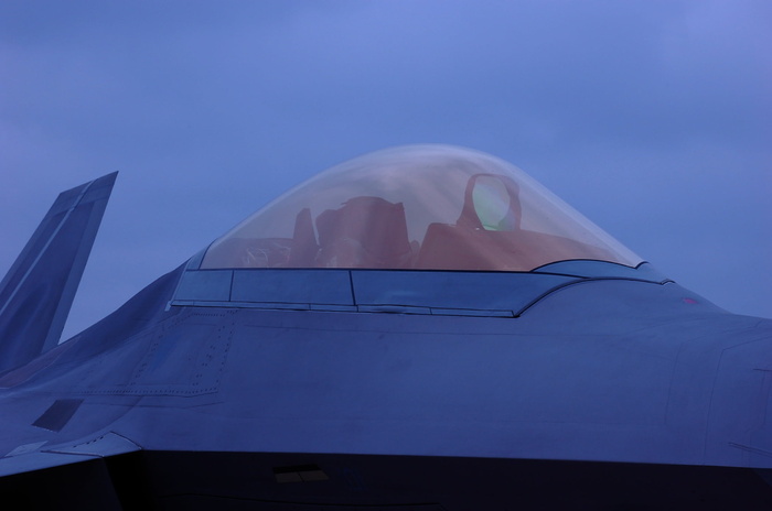 灰色喷气式飞机，f-22，喷气式飞机，战斗机，军用，猛禽，空军，空军