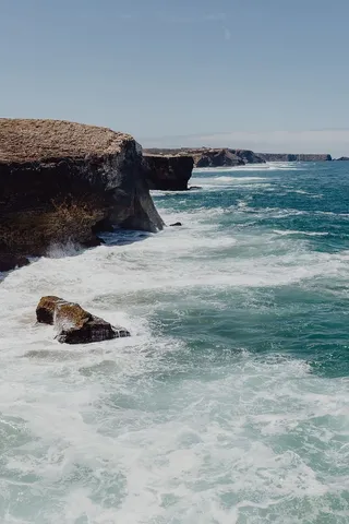 葡萄牙阿莫雷拉海滩阿尔加维西海岸的悬崖