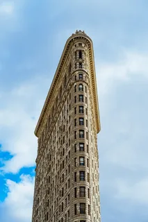 扁铁建筑的低角度摄影 扁铁建筑的低角度摄影