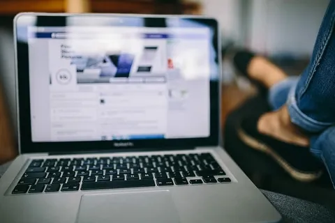 Macbook键盘特写视图