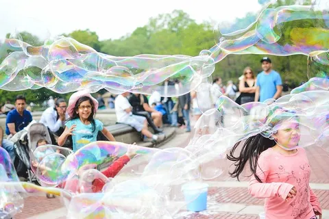 泡泡、孩子、乐趣、游戏、女孩、快乐、孩子、户外 泡泡、孩子、乐趣、游戏、女孩、快乐、孩子、户外