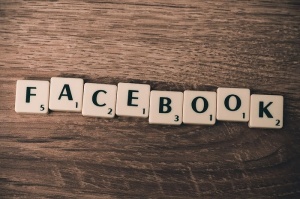白色Facebook拼图块