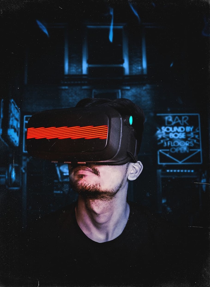戴Vr护目镜的人