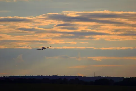 在黄金时段旅行的飞机