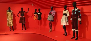 各色服装，人体模型展示，人体模型，假人，时装，服装，红色，服装