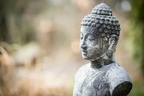 选择性,聚焦照片,乔达摩佛像,灰色,佛像,小雕像,白天,乔达摩 选择性,聚焦照片,乔达摩佛像,灰色,佛像,小雕像,白天,乔达摩