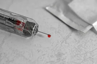 白色透明玻璃注射器