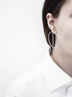 戴耳环的女人 戴耳环的女人