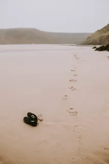 海滩,棕色,脚印,灰色,粉色,沙子,鞋子,棕褐色 海滩,棕色,脚印,灰色,粉色,沙子,鞋子,棕褐色