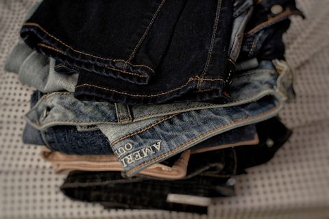 折叠牛仔下装照片