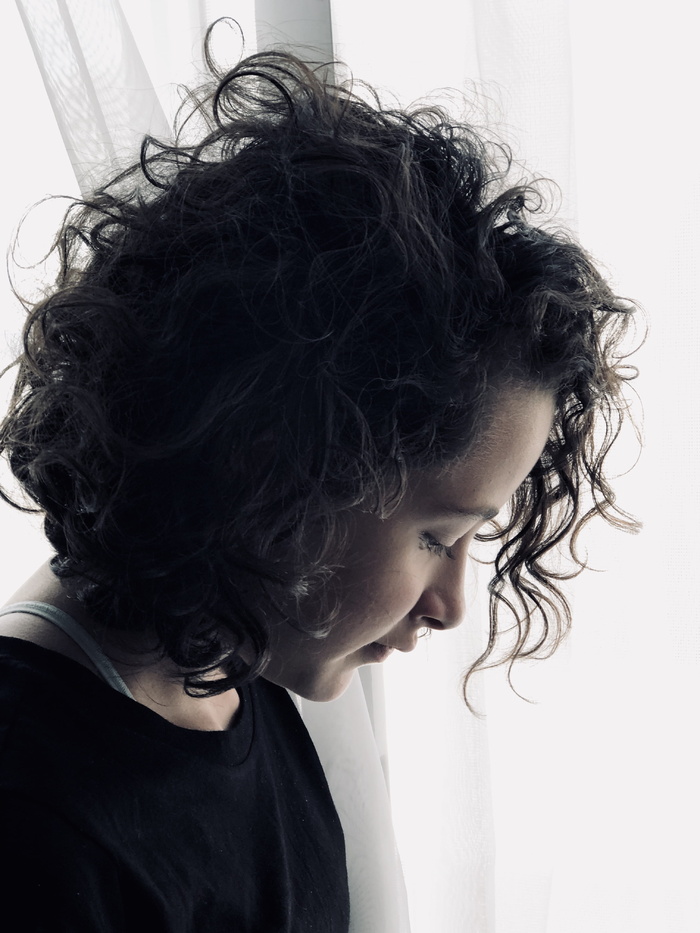 墨西哥，华雷斯城，calle camino Ortiz rubio 2235，青少年，窗户灯，年轻女孩，最小，一人