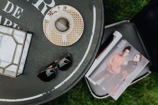 巴黎户外咖啡馆的桌子