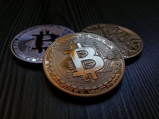 硬币、货币、货币、数字、单一物体、金属、室内、特写