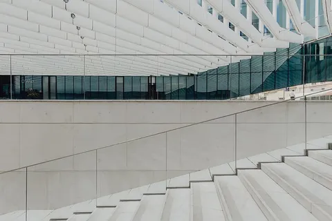 现代白色建筑,建筑师艾利斯·马泰乌斯的EDP总部,葡萄牙里斯本 现代白色建筑,建筑师艾利斯·马泰乌斯的EDP总部,葡萄牙里斯本