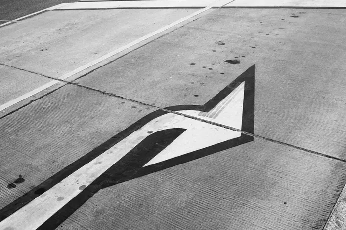 箭头，右侧，道路，道路标志，方向，道路，右侧，远离，符号