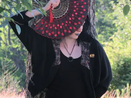 风扇、树、黑色、深色、服装、时尚、化妆、特写