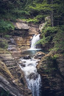 白天的瀑布、水、户外、河流、自然、瀑布、小溪