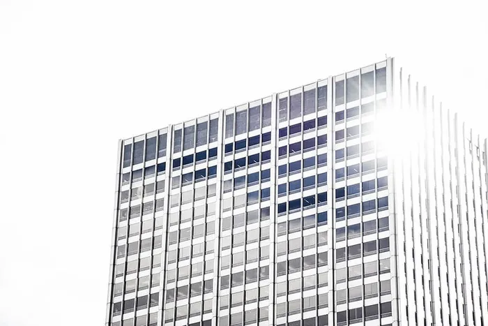 低角度照片，白色，建筑，混凝土，建筑，基础设施，摩天大楼，天空