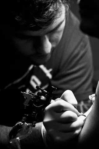 拿着，真人，男人，人，孩子，关注前景，男人，枪