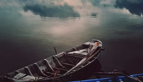 海上棕色船 海上棕色船