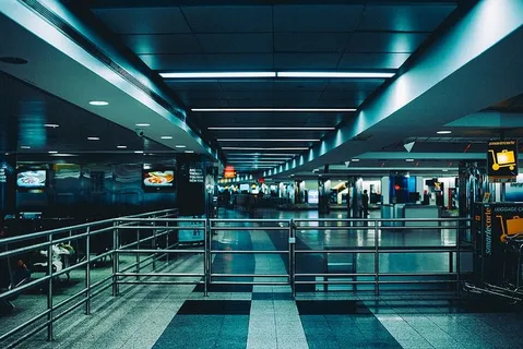 灯,柱子,钢,推,推车,椅子,人,男人 灯,柱子,钢,推,推车,椅子,人,男人