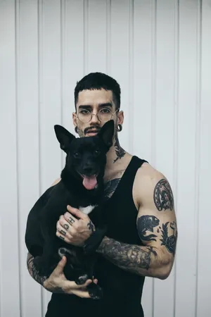带狗的男人
