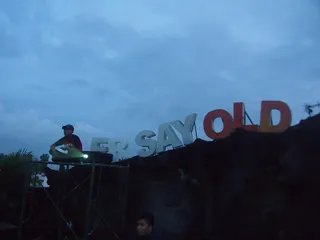 印尼，siluet咖啡馆，努力工作，从不说老，投影，沟通，天空，文字