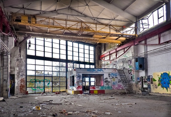 灰色、红色、仓库、内部、白天、丢失、房间、丢失的地方