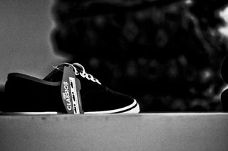 鞋子，特写，聚焦前景，身体部位，一个人，身体部位，时尚，生活方式