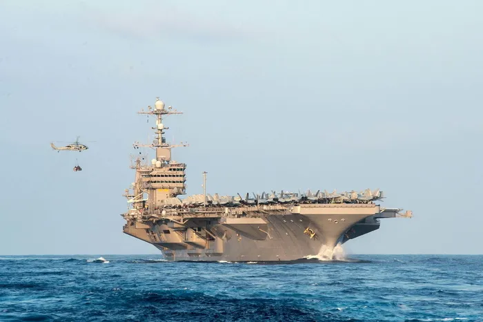 战列舰航行，白天，船舶，航空母舰，美国海军，美国约翰·c·斯滕尼斯号，军用，海上