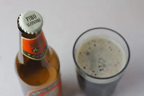 啤酒瓶,highball玻璃,关闭,照片,皮沃,sezonowe,玻璃,瓶子 啤酒瓶,highball玻璃,关闭,照片,皮沃,sezonowe,玻璃,瓶子