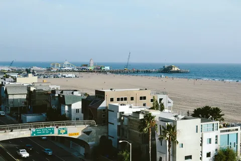 照片，白色，混凝土，建筑物，海，白天，高层，高层