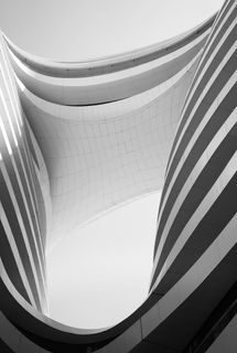 白色高层建筑，楼梯，建筑，建筑，办公楼，城市，城镇，城市