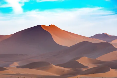 天空映衬下的沙漠风光 天空映衬下的沙漠风光