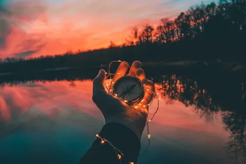 手,光,指南针,黑暗,自然,树木,天空,云 手,光,指南针,黑暗,自然,树木,天空,云