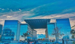 建筑设计，建筑，蓝天，建筑，商业，汽车，城市，城市景观