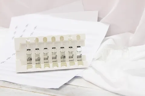 血清、化妆品、rival de loop、面部皮肤、溶液、flatlay、化妆品、护肤品 血清、化妆品、rival de loop、面部皮肤、溶液、flatlay、化妆品、护肤品