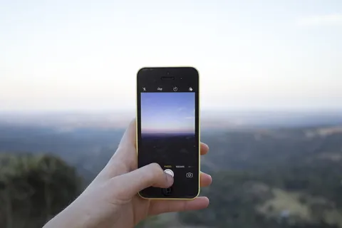 人手上的绿色iPhone 5c