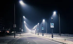 路边停车场，路灯，夜间，路灯，夜晚，城市，街道，灯光