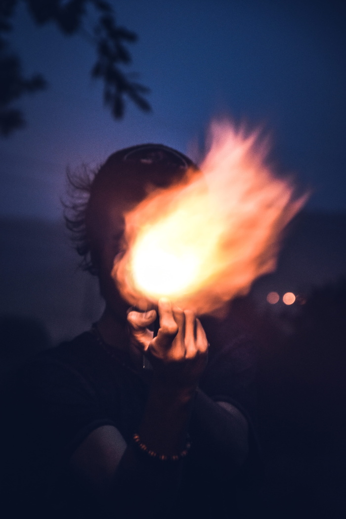 西班牙、arrigorriaga、campo montefuerte、night、mountain、flame、boy、fire