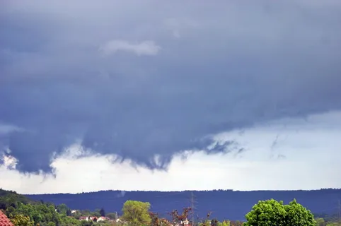 雨前,云,天气,蓝色,雨,情绪,戏剧,黑暗 雨前,云,天气,蓝色,雨,情绪,戏剧,黑暗