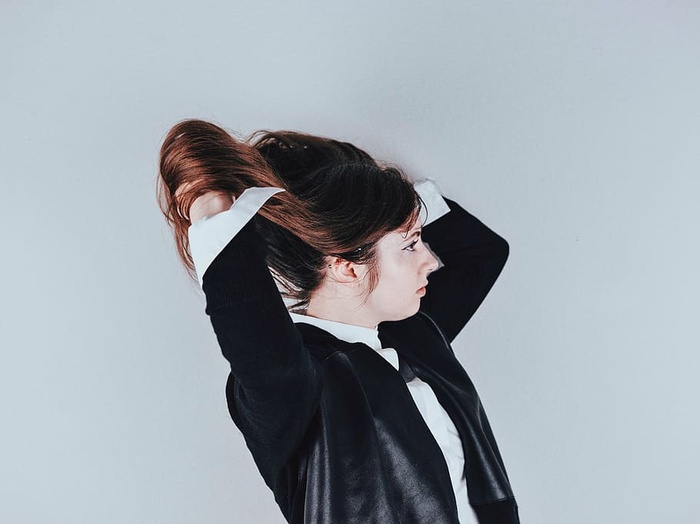 女人，穿着，黑色，外套，人，侧面，视野，墙壁